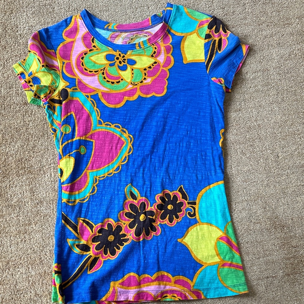 Lilly Pulitzer colorful tshirt. Size small